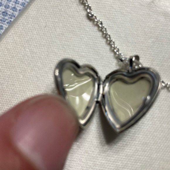 NWT designer sterling silver “Mom” locket. - Picture 4 of 5